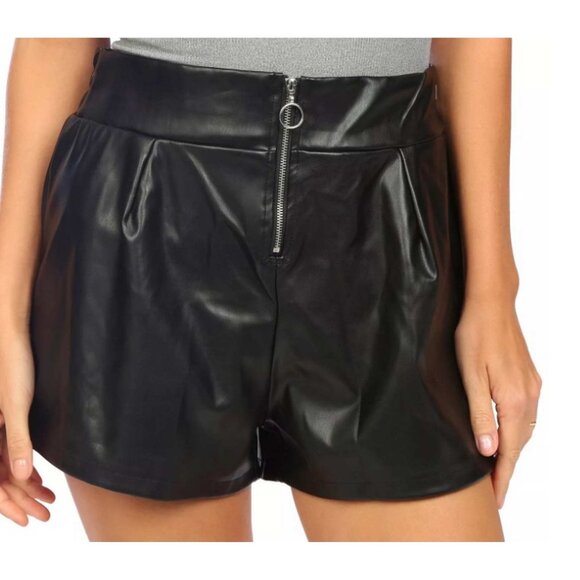 Jolie & Joy Pants - Jolie & Joy Front Zip Faux Leather Solid Shorts SMALL (2323)